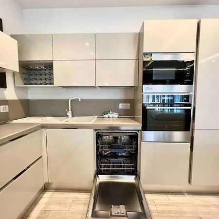 Ring Center / 2br Luxury Appartamento Tirana